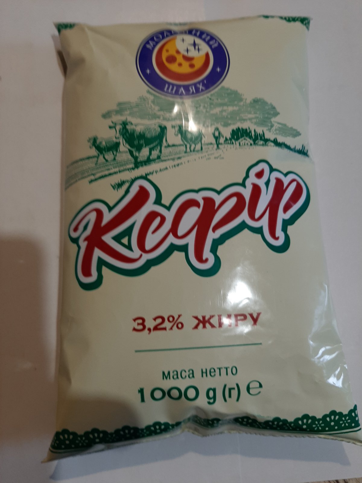 Кефір МОЛОЧНИЙ ШЛЯХ 3,2 % 1000 г. п\е плівка